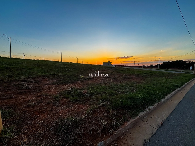 Lote de esquina no Solaris Laguna, Lote com 592,25m²