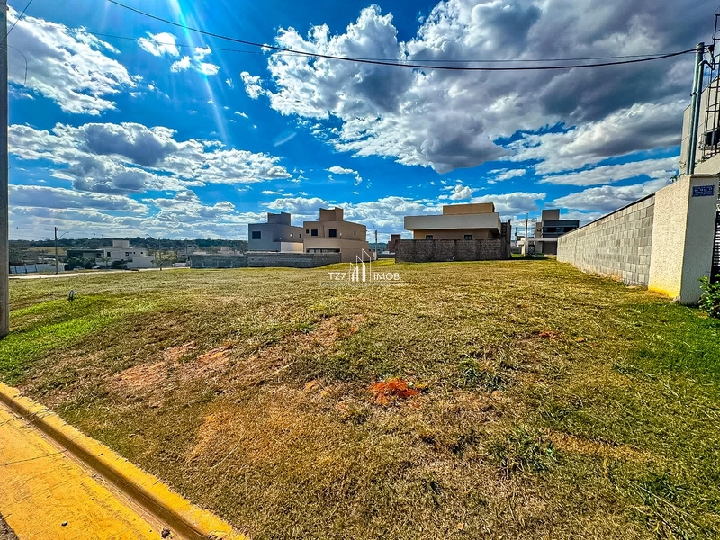 Condomínio Jardins Parma - Lote plano, frente a mata, com 293,63 m²: 2ª foto da galeria de imagens do imóvel