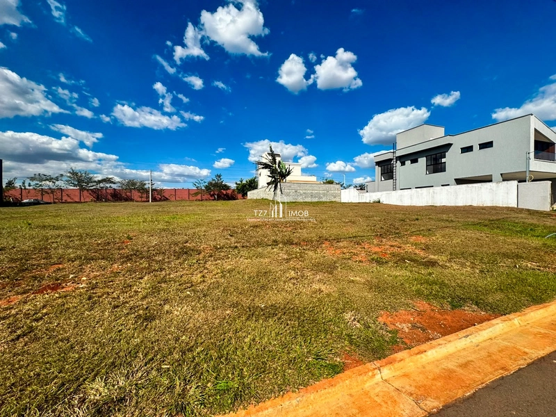 Condomínio Jardins Parma - Lote plano, frente a mata, com 250,00 m²: 2ª foto da galeria de imagens do imóvel