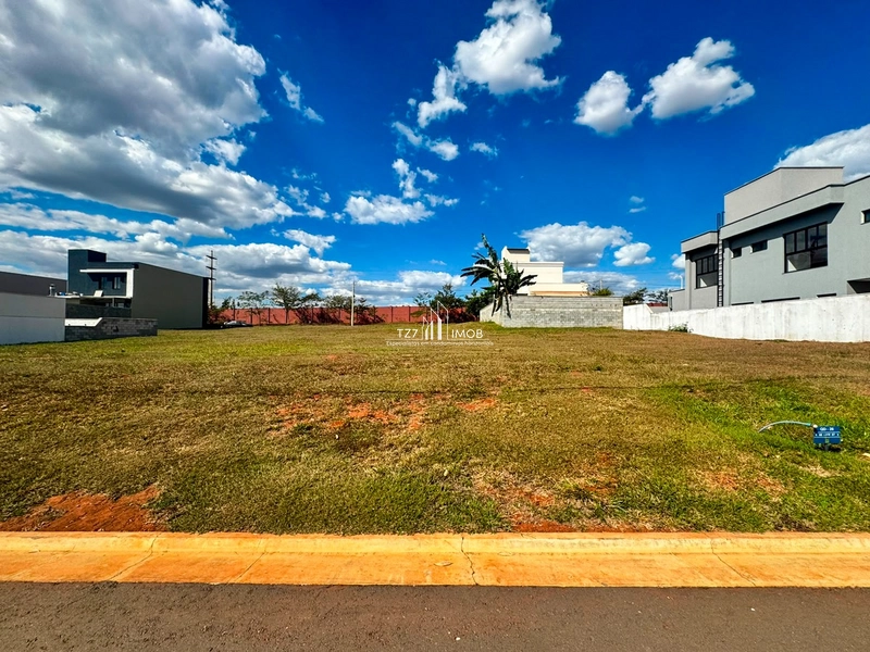 Condomínio Jardins Parma - Lote plano, frente a mata, com 250,00 m²