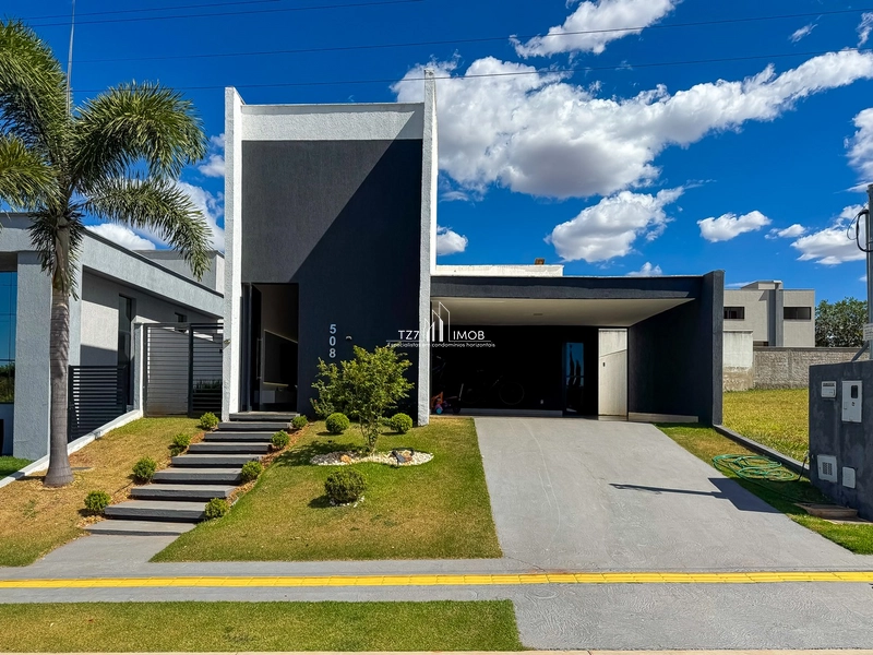 Casa com 3 Suítes Plenas, Rica em Armários Planejados.