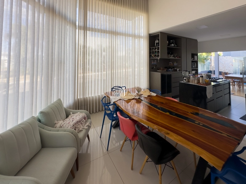 Casa térrea de esquina, semimobiliada, com 3 suítes.: 9ª foto da galeria de imagens do imóvel
