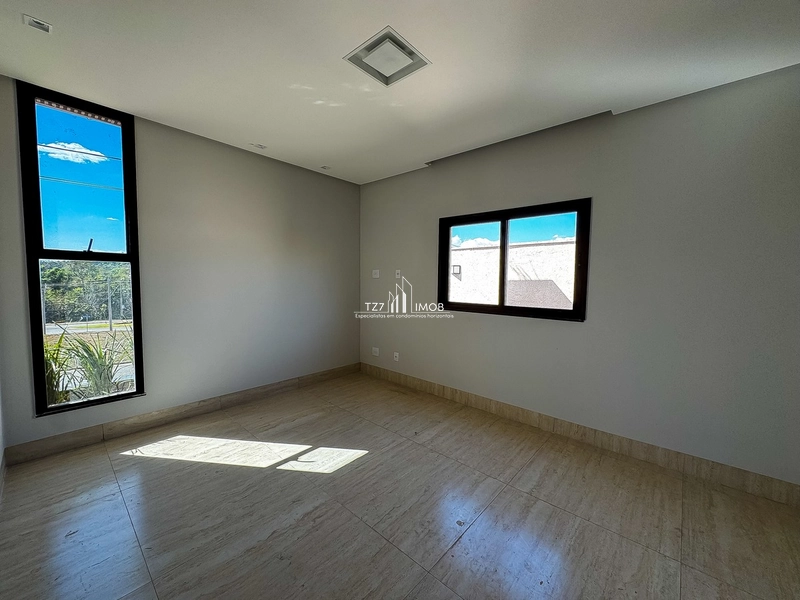 Triplex com 4 suítes plenas, incluindo uma master com closet.: 4ª foto da galeria de imagens do imóvel
