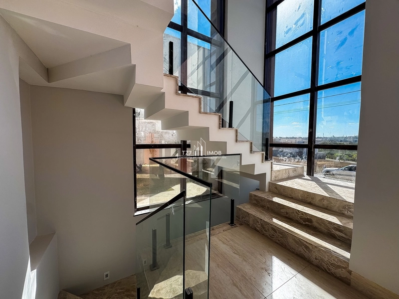 Triplex com 4 suítes plenas, incluindo uma master com closet.: 6ª foto da galeria de imagens do imóvel