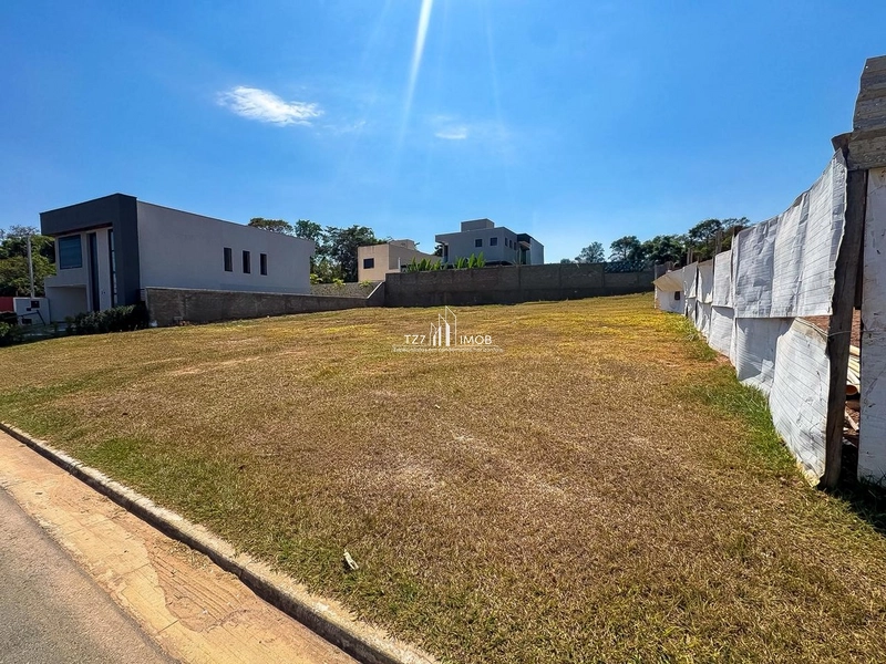 Jardins Barcelona - Lote plano com 300 m² - Escriturado e registrado.