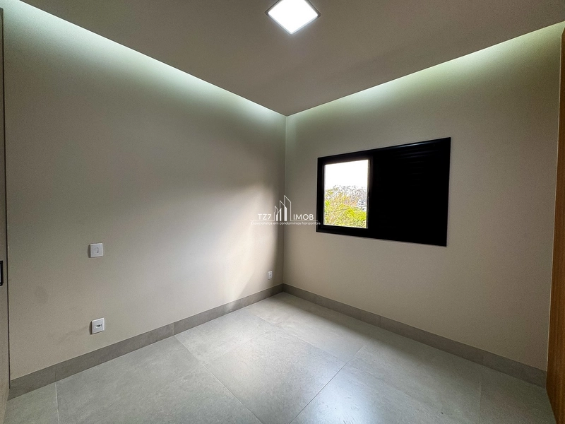 Casa térrea com 4 quartos, sendo 3 suítes completa em armários na sala: 16ª foto da galeria de imagens do imóvel