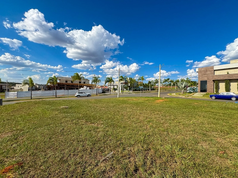 Lote de esquina, localizado no Jardins Capri, com 452,02 m², Quitado.: 5ª foto da galeria de imagens do imóvel