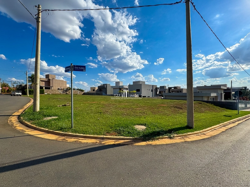 Lote de esquina, localizado no Jardins Capri, com 452,02 m², Quitado.: 2ª foto da galeria de imagens do imóvel