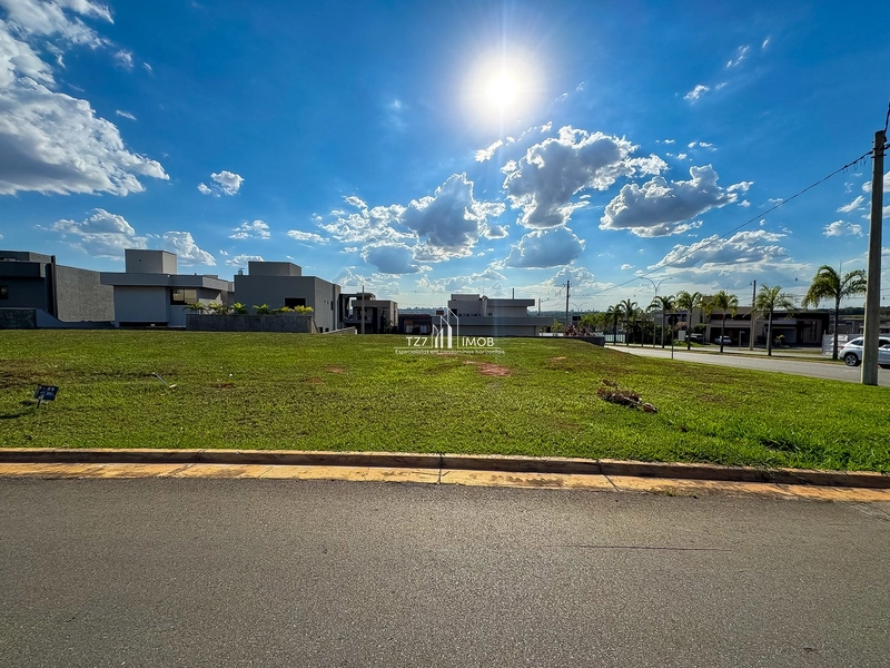 Lote de esquina, localizado no Jardins Capri, com 452,02 m², Quitado.: 3ª foto da galeria de imagens do imóvel