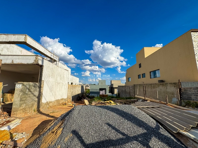 Oportunidade, lote no Jardins Capri, com 256,12 m² - Quitado...