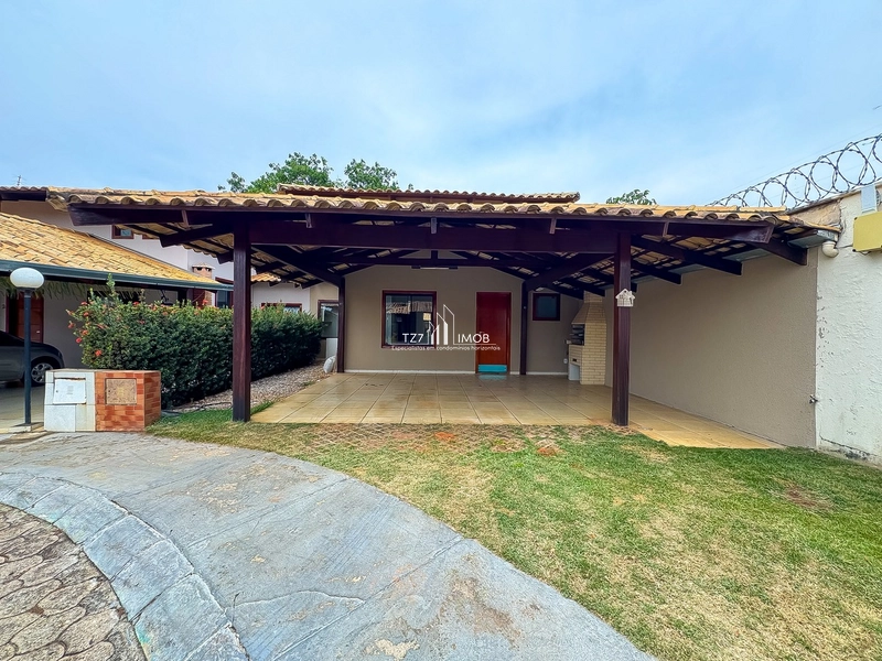 Casa com 3 quartos, sendo 1 suíte, localizada no Condomínio Belle Vue.