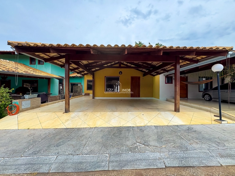 Casa com 3 quartos, sendo 1 suíte, localizada no Condomínio Belle Vue.