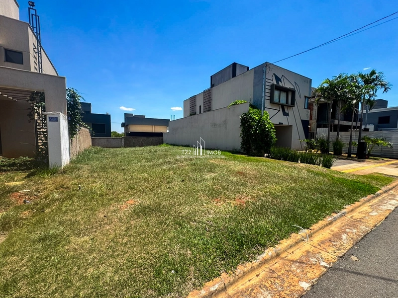 Lote Jardins Capri, plano e vizinhança já definida, com 261,26 m²: 2ª foto da galeria de imagens do imóvel