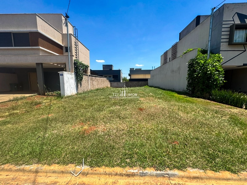 Lote Jardins Capri, plano e vizinhança já definida, com 261,26 m²