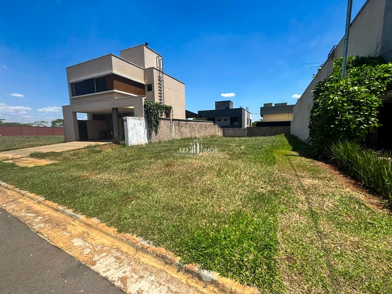 Lote Jardins Capri, plano e vizinhança já definida, com 261,26 m²: 4ª foto da galeria de imagens do imóvel