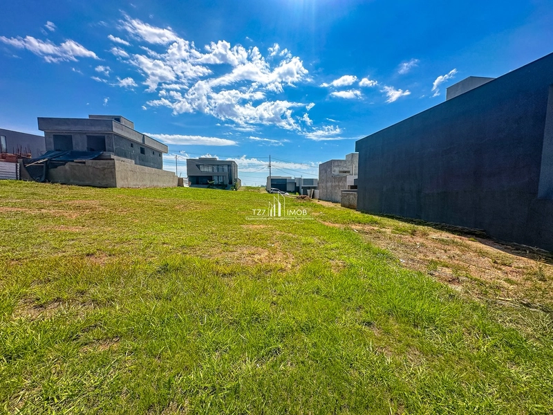 Oportunidade no Jardins Versalhes, com 230,40 m² -Quitado e Registrado