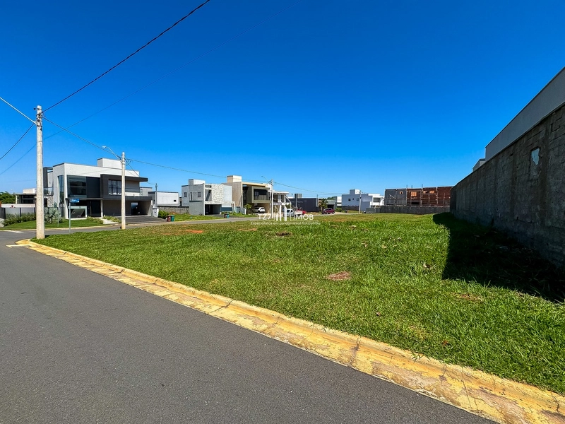 Lote de esquina no Jardins Capri - Lote Plano com 442,25 m²-: 6ª foto da galeria de imagens do imóvel