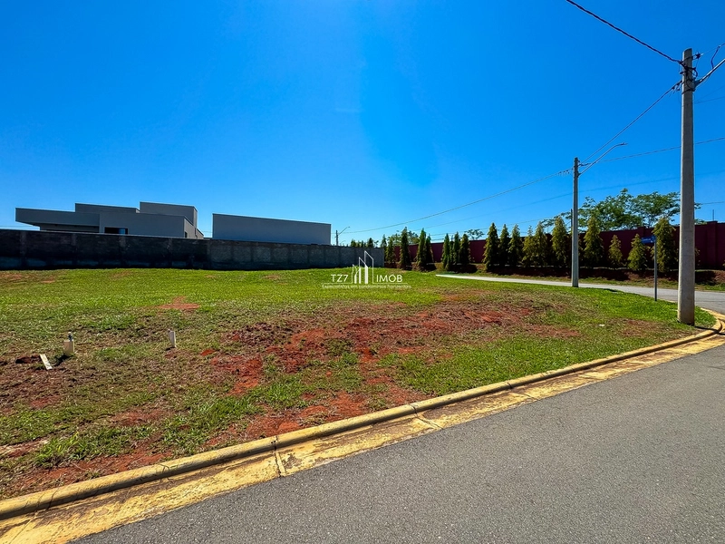 Lote de esquina no Jardins Capri - Lote Plano com 442,25 m²-: 3ª foto da galeria de imagens do imóvel
