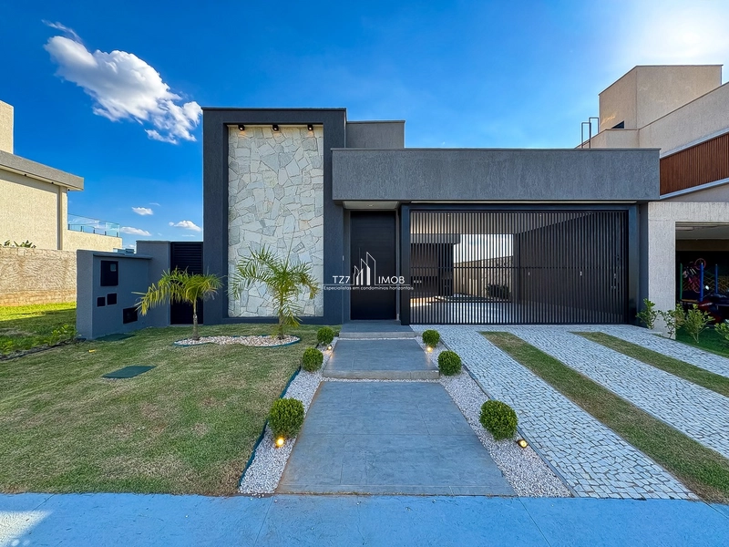 Casa Térrea localizada no Jardins Bolonha, com 3 suítes plenas.