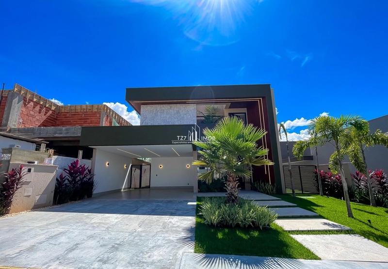 Sobrado com 4 suites independentes no Portal do sol Golf Garden.