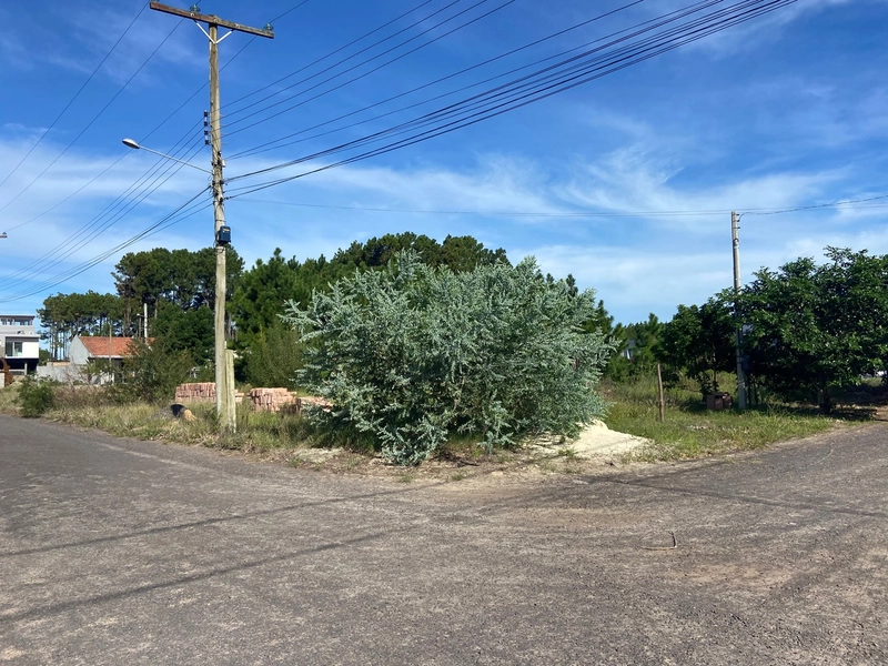 Terreno de esquina a venda na praia Capão Novo Village: 2ª foto da galeria de imagens do imóvel