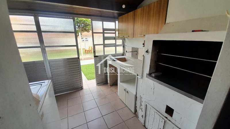 Estúdio em condomínio com piscina em Capão Novo: 2ª foto da galeria de imagens do imóvel