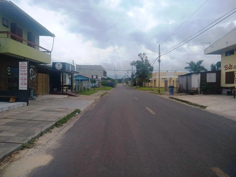 Casa Residencial + Lojas Comerciais: 3ª foto da galeria de imagens do imóvel