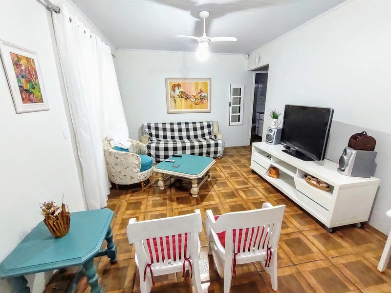 Casa no centro de CAPÃO NOVO: 4ª foto da galeria de imagens do imóvel