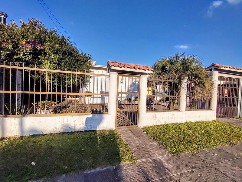 Casa no centro de CAPÃO NOVO: 3ª foto da galeria de imagens do imóvel