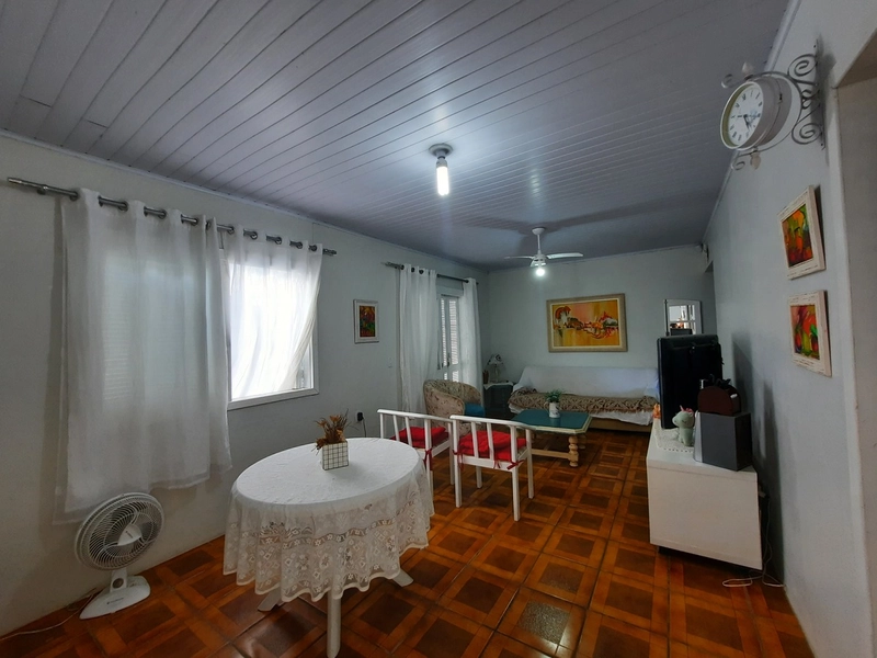 Casa no centro de CAPÃO NOVO: 6ª foto da galeria de imagens do imóvel
