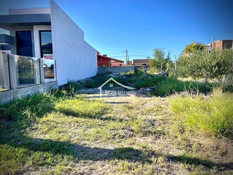 Terreno fértil para plantar seus sonhos na praia Capão Novo Village: 1ª foto da galeria de imagens do imóvel