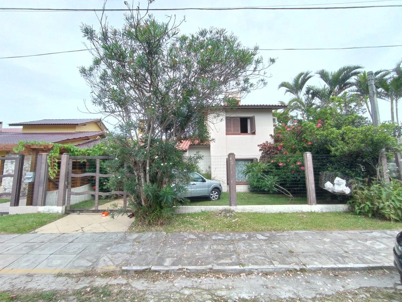 Ótima Casa em Capão Novo: 2ª foto da galeria de imagens do imóvel