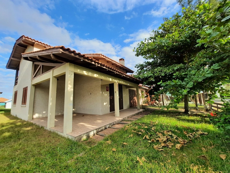 Casa a 1 quadra do mar na praia Capão Novo: 2ª foto da galeria de imagens do imóvel