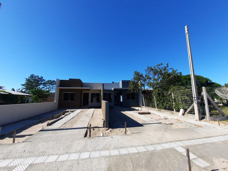 CASA GEMINADA na praia Capão Novo Village: 2ª foto da galeria de imagens do imóvel