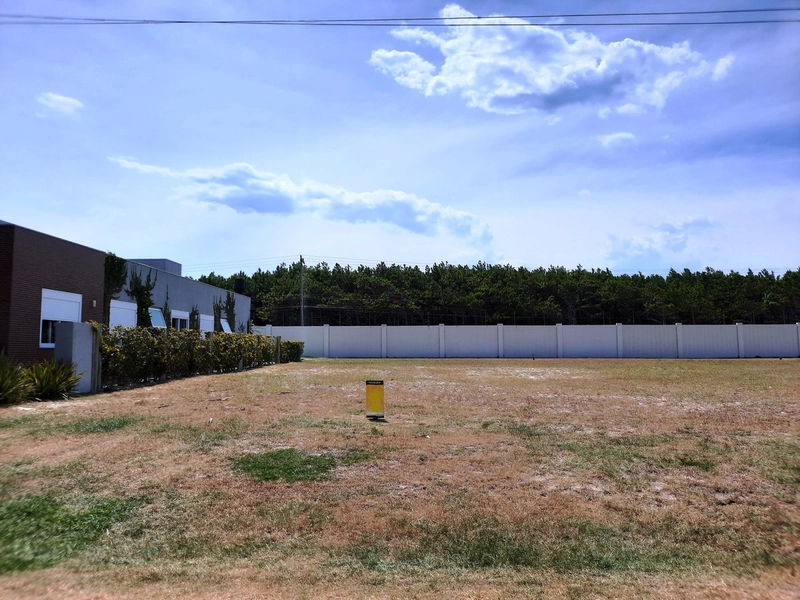 Terreno a venda condomínio Costa Serena fundos para o muro: 1ª foto da galeria de imagens do imóvel