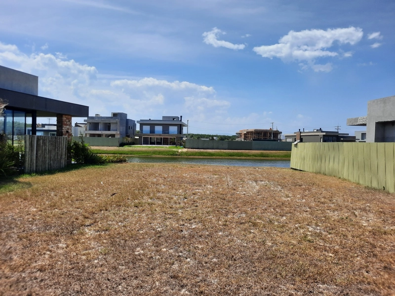Terreno beira lago a venda condomínio Costa Serena: 3ª foto da galeria de imagens do imóvel