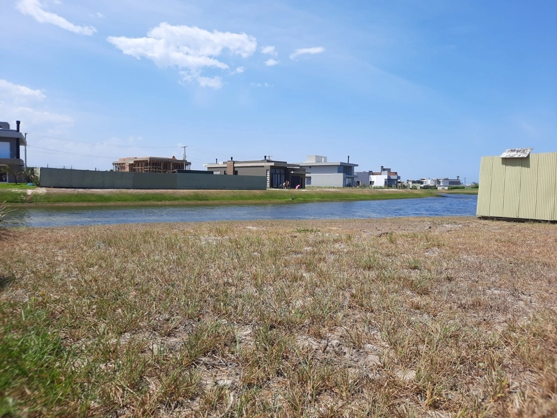 Terreno beira lago a venda condomínio Costa Serena: 2ª foto da galeria de imagens do imóvel