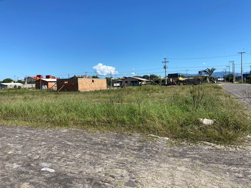 TERRENO DE ESQUINA NA PRAIA CAPÃO NOVO COM ÓTIMO PARCELAMENTO: 2ª foto da galeria de imagens do imóvel