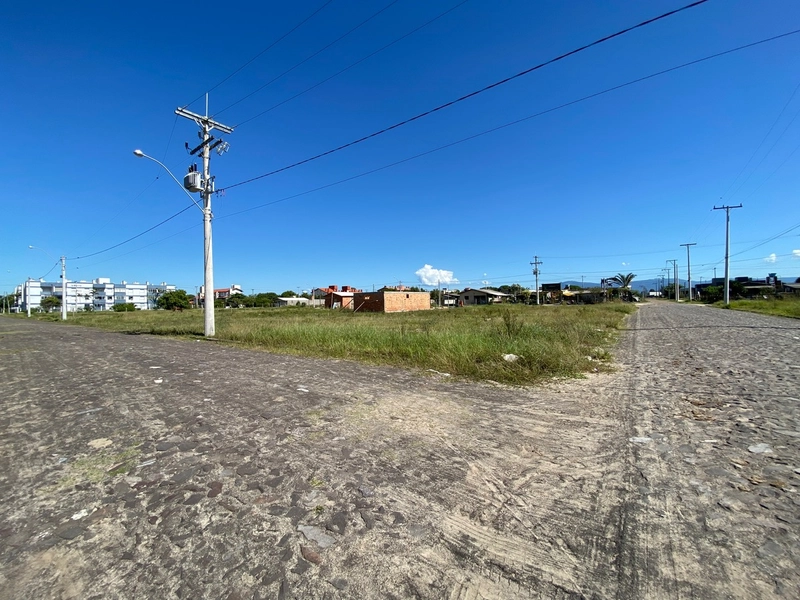 TERRENO DE ESQUINA NA PRAIA CAPÃO NOVO COM ÓTIMO PARCELAMENTO: 3ª foto da galeria de imagens do imóvel