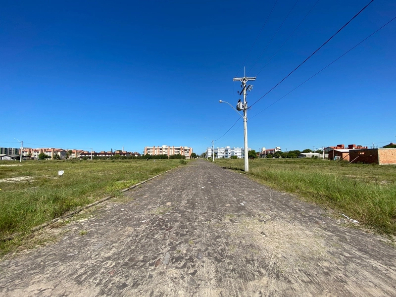 TERRENO DE ESQUINA NA PRAIA CAPÃO NOVO COM ÓTIMO PARCELAMENTO: 1ª foto da galeria de imagens do imóvel