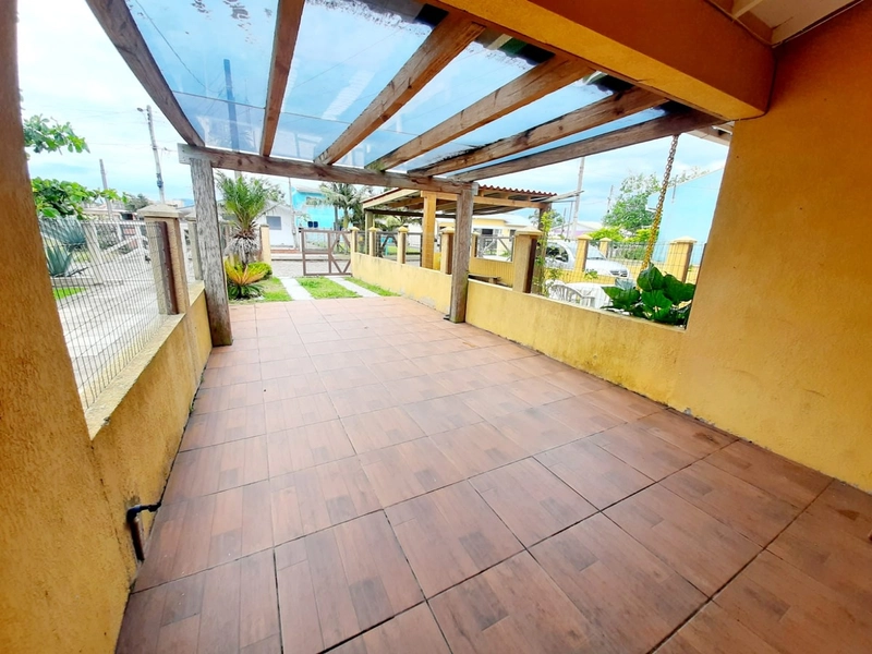 Sobrado à venda em Capão Novo – 2 dormitórios, churrasqueira e vaga: 3ª foto da galeria de imagens do imóvel