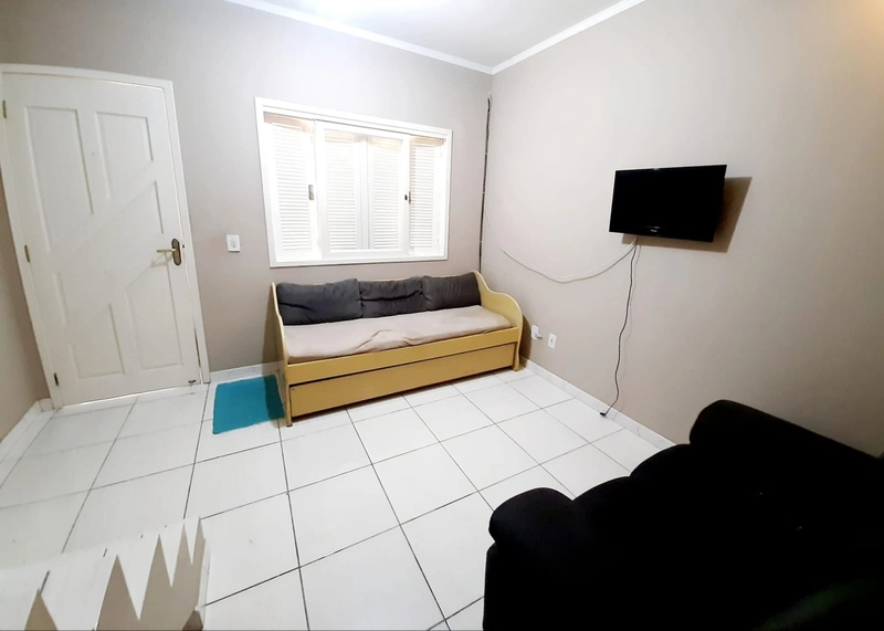 Sobrado à venda em Capão Novo – 2 dormitórios, churrasqueira e vaga: 5ª foto da galeria de imagens do imóvel