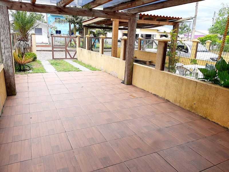 Sobrado à venda em Capão Novo – 2 dormitórios, churrasqueira e vaga: 4ª foto da galeria de imagens do imóvel