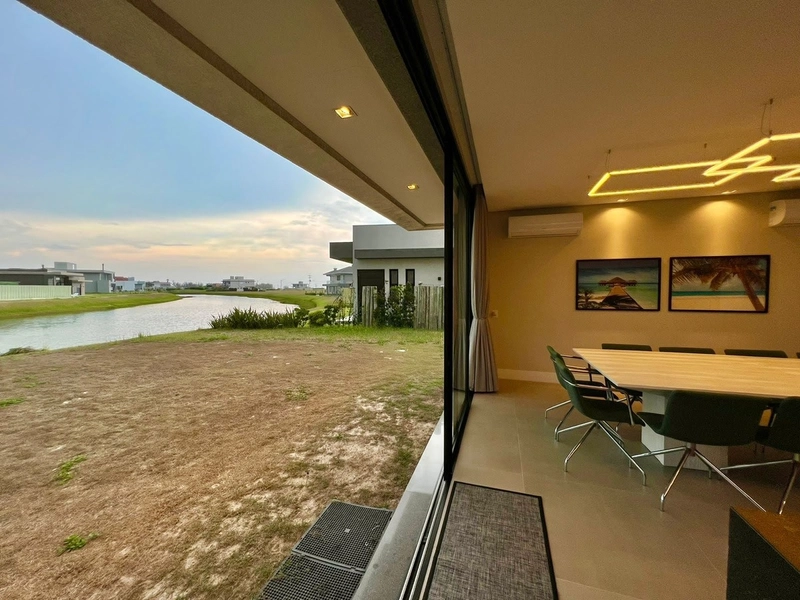 Sobrado beira lago no condomínio de luxo a beira mar : COSTA SERENA: 28ª foto da galeria de imagens do imóvel