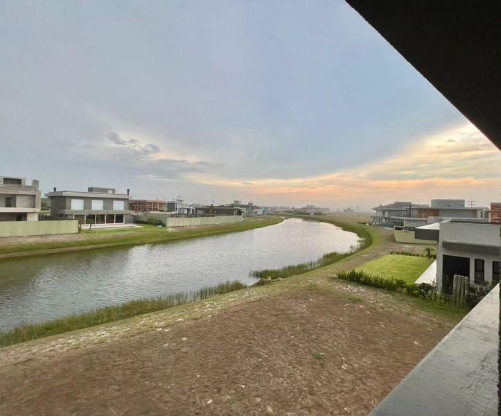 Sobrado beira lago no condomínio de luxo a beira mar : COSTA SERENA: 21ª foto da galeria de imagens do imóvel