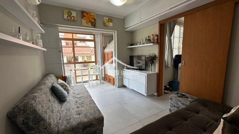 EXCELENTE APARTAMENTO TÉRREO DE 1DM A 50M DA BEIRA MAR