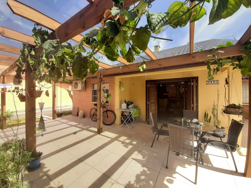 Excelente casa térrea e condomínio fechado na praia Capão Novo: 2ª foto da galeria de imagens do imóvel
