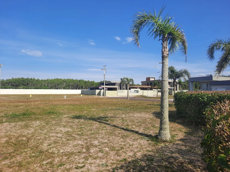 Terreno esquina a  venda no sensacional condomínio de Luxo a beira mar