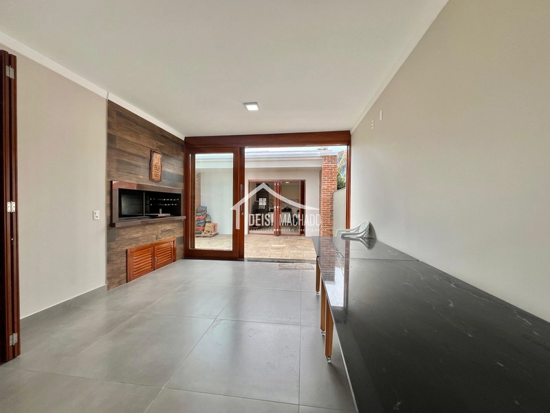 Sobrado amplo e completo em Capão Novo: 7ª foto da galeria de imagens do imóvel