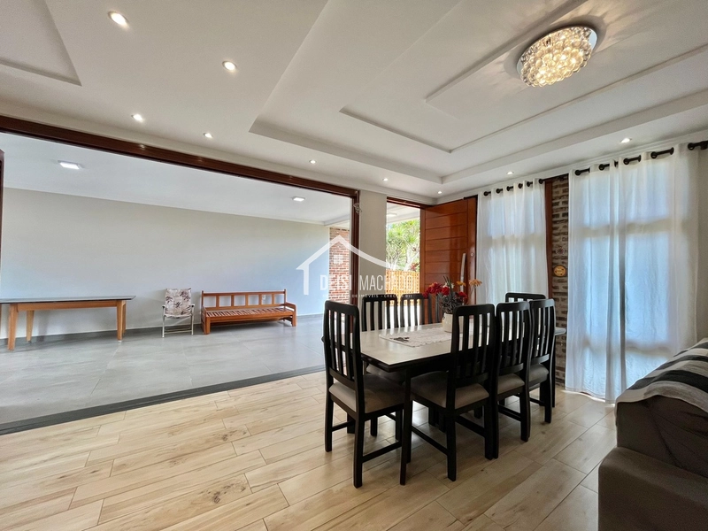 Sobrado amplo e completo em Capão Novo: 13ª foto da galeria de imagens do imóvel